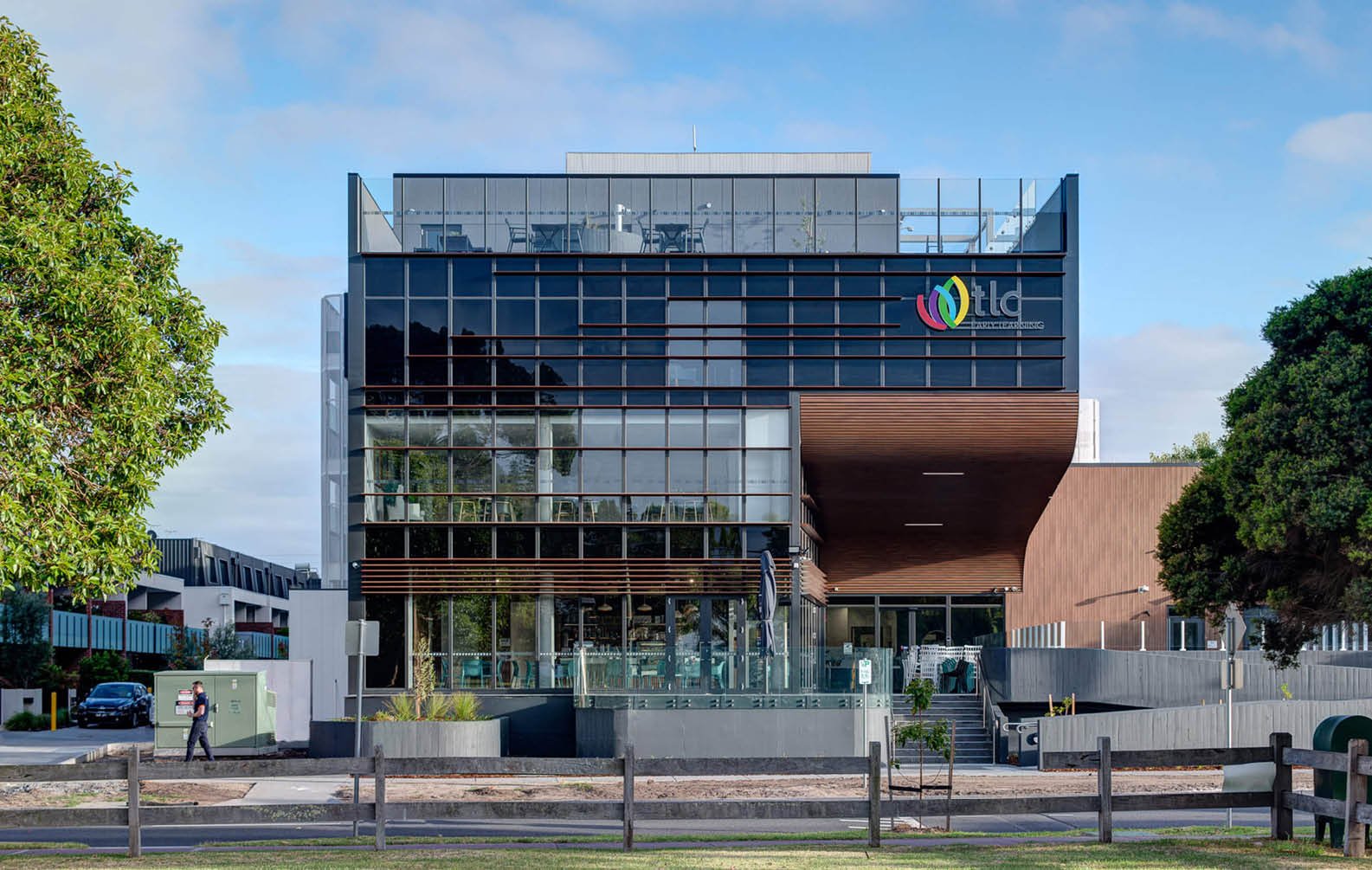 curved-aluminium-cladding-for-tlc-whitewater_03