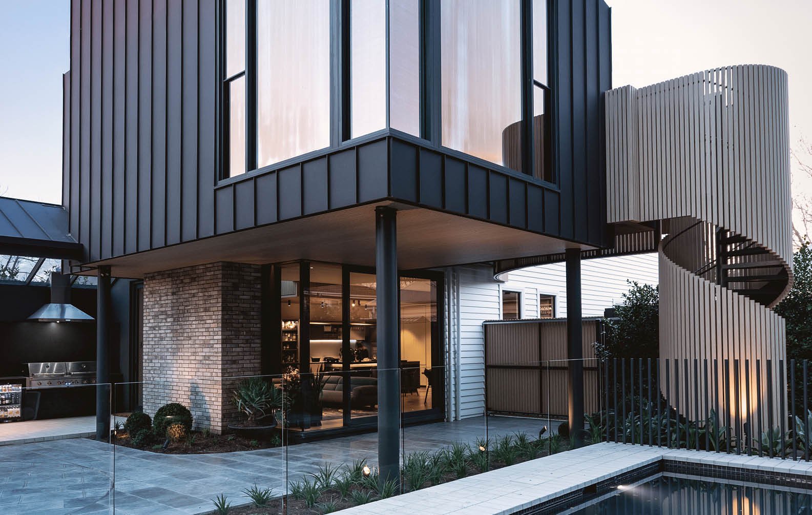 the-spiral-staircase-of-stephen-street_03