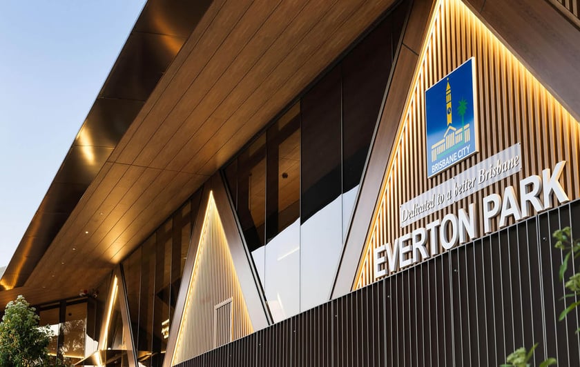 tree-canopy-inspired-facade-at-everton-park_09